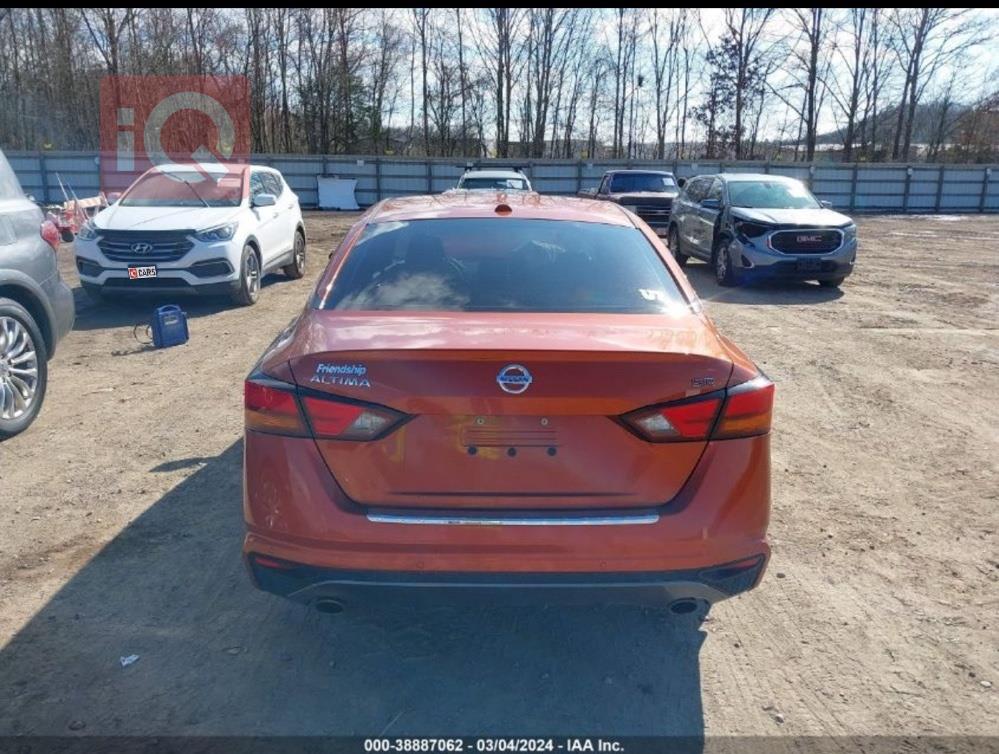 نيسان ألتيما